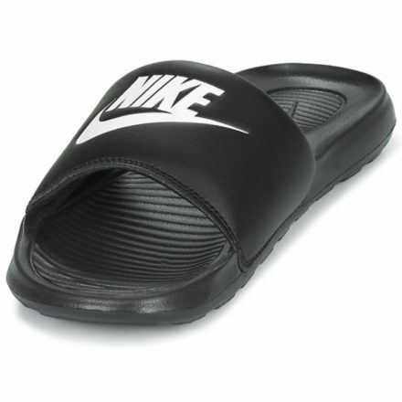 Női flip flops Nike ONE CN9677 005  Fekete MOST 32484 HELYETT 18875 Ft-ért!