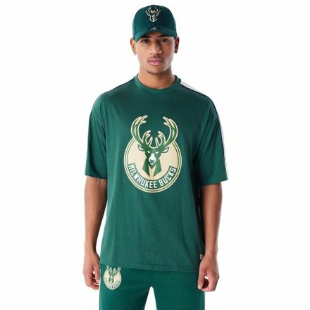 Férfi rövid ujjú póló New Era NBA PANEL OS Milwaukee Bucks Világos zöld MOST 26010 HELYETT 16891 Ft-ért!